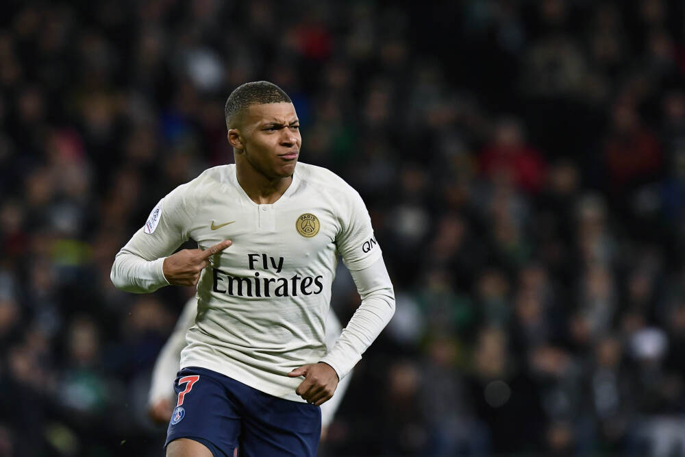 中国女篮又有麻烦了？日本队或归化超级内线：张子宇能打爆她吗？